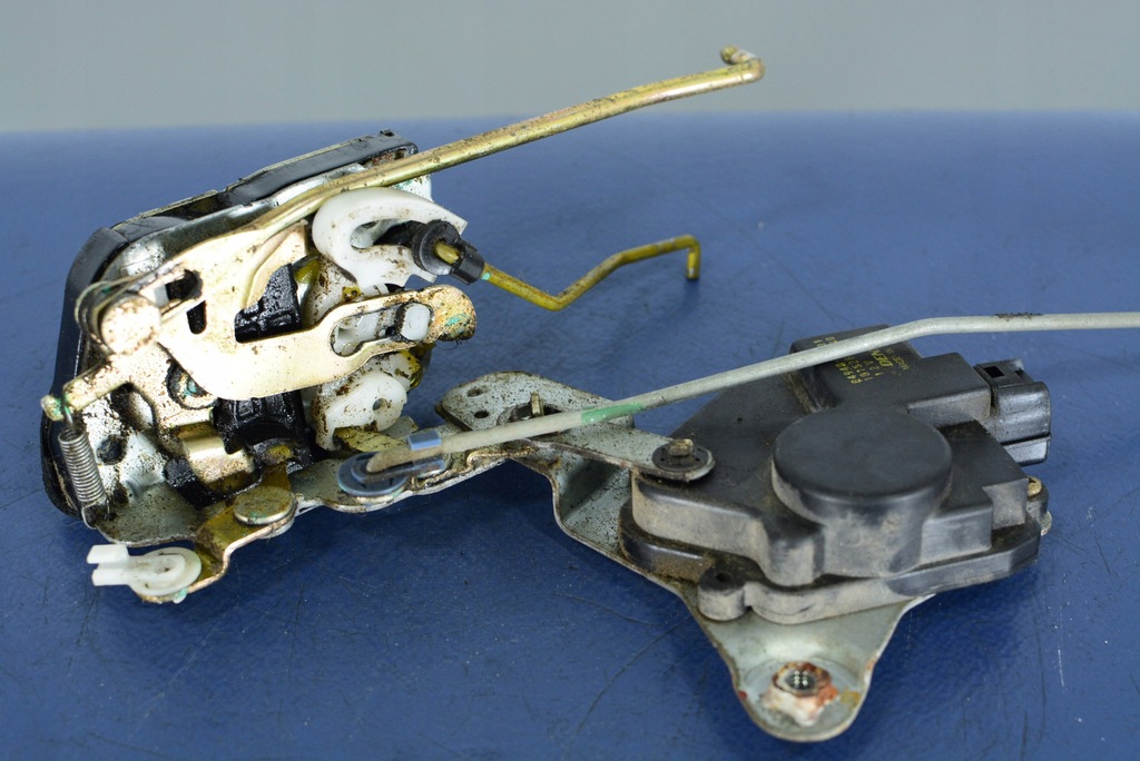 фото №4, Daihatsu yrv замок двері лівий перед