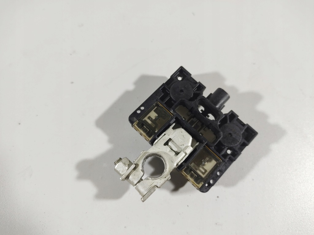 фото №9, Lexus is300h 13r клемма минусовая