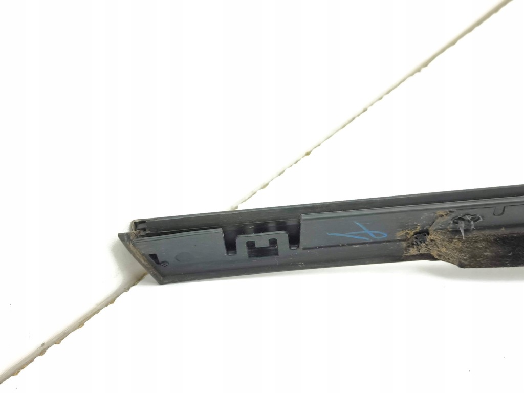 фото №6, Peugeot 2008 ii 2021 молдинг скло задній