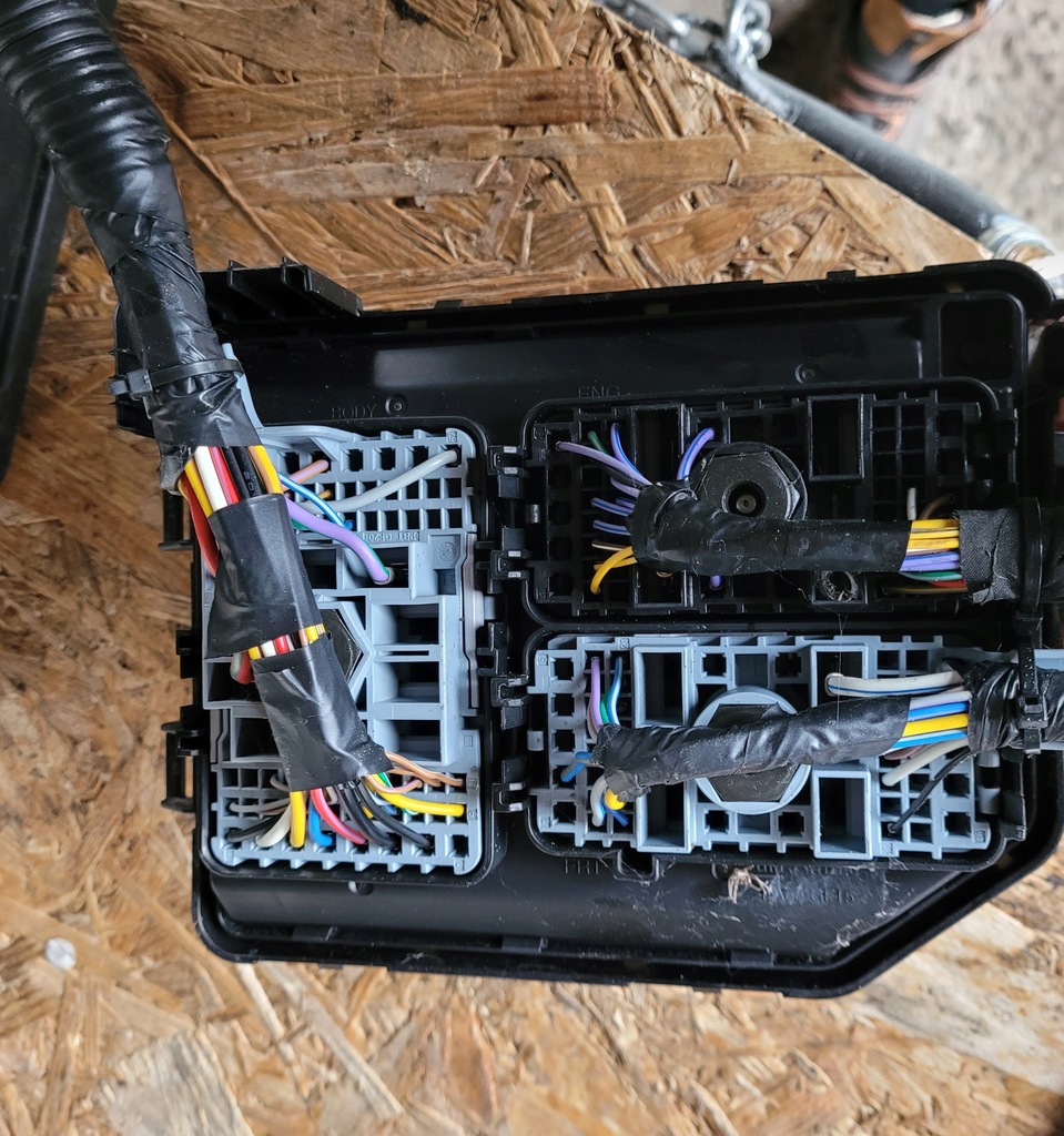 фото №6, Коробка запобіжників opel karl 42559532 dd4