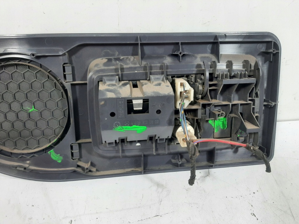 фото №16, Mercedes w638 v-klasa 98r кронштейн na кружка пепельница задняя 6388130802