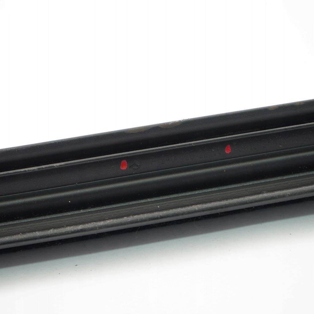 фото №10, Mercedes w246 молдинг уплотнительная подоконная перед правая a2467251200