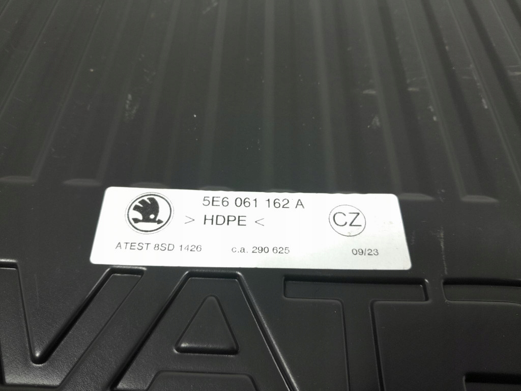 фото №11, Skoda octavia iv hb коврики мат багажника 5e4061500a
