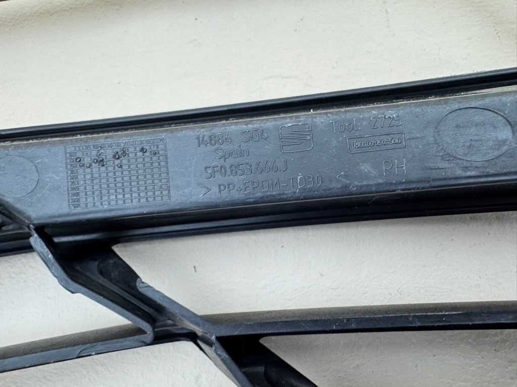 Seat leon 3 3 16- решётка prawaa бампера правая  перед передняя 5f0853666j Киев