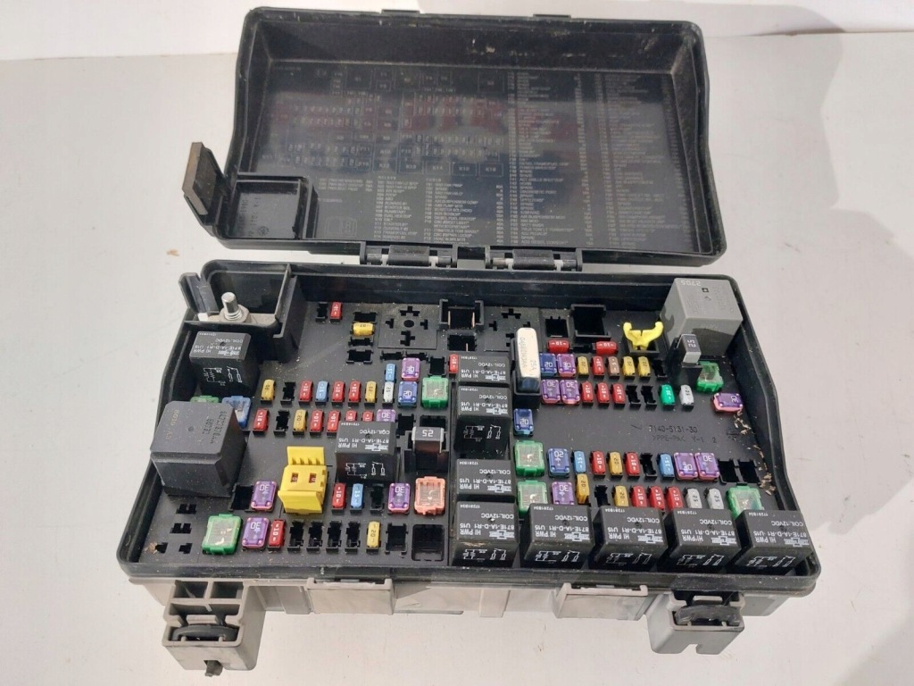 фото №4, 2016-18 dodge ram 1500 oem fuse & relay box