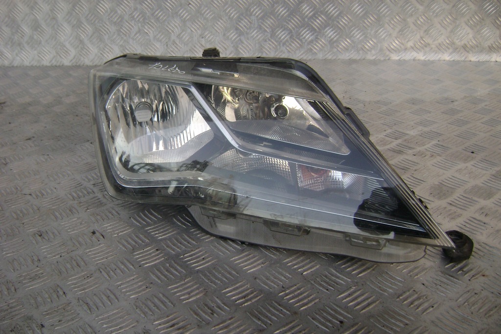 фото №1, Seat toledo iv - лампа правая 6jc941016