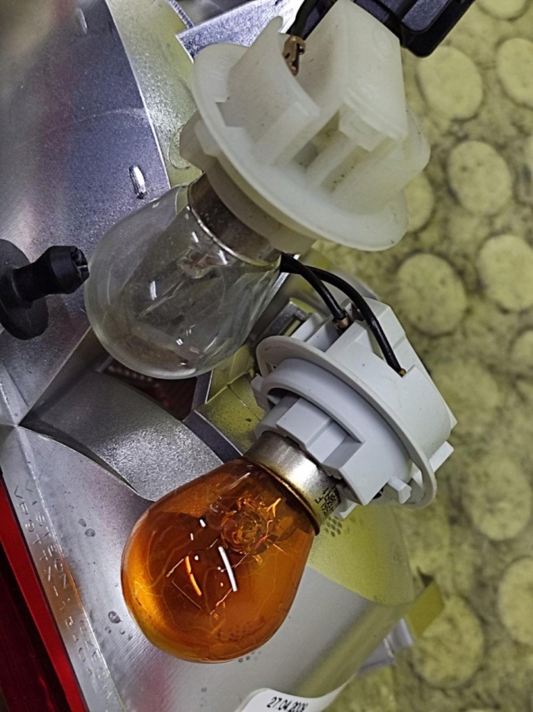 Opel insignia універсал лампа правий задній 13226855 в Україні