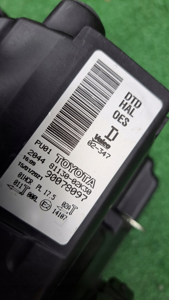 Toyota auris 2 2 рестайлінг  лінза+ led фара передня Зі Шроту