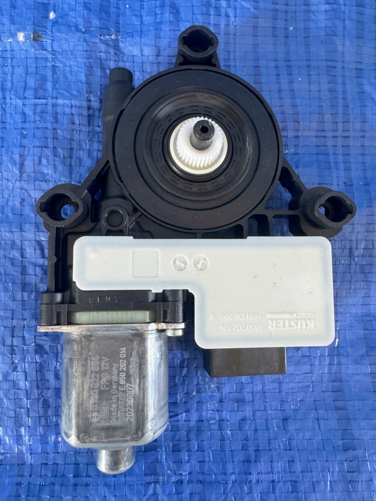 фото №8, Моторчик стекло правый задняя cupra leon iv 5q959408d