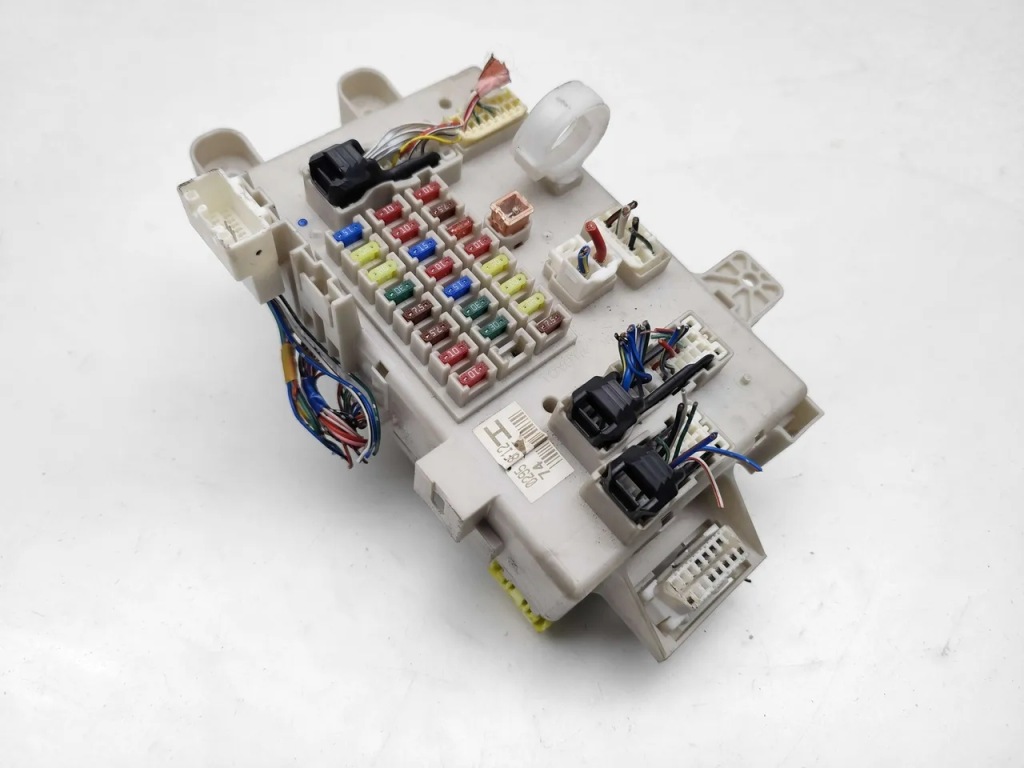 Купити Toyota landcruiser prado рамка / модуль запобіжників 3.0 d-4d дизель 2008