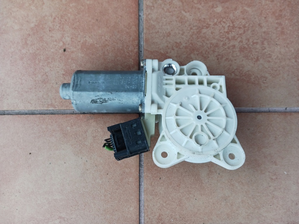 фото №1, Моторчик стекло правый перед mercedes w211