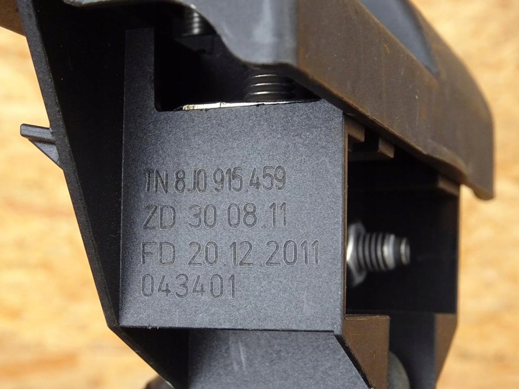 фото №7, Audi a4 b8 8k tt 8j rsq3 8u клемма защитная 8j0915459