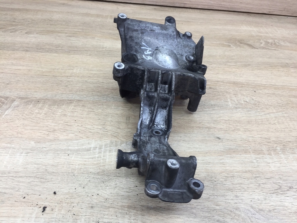 Mercedes w205 кронштейн крепёжная двигателя a6512340239 fv Цена