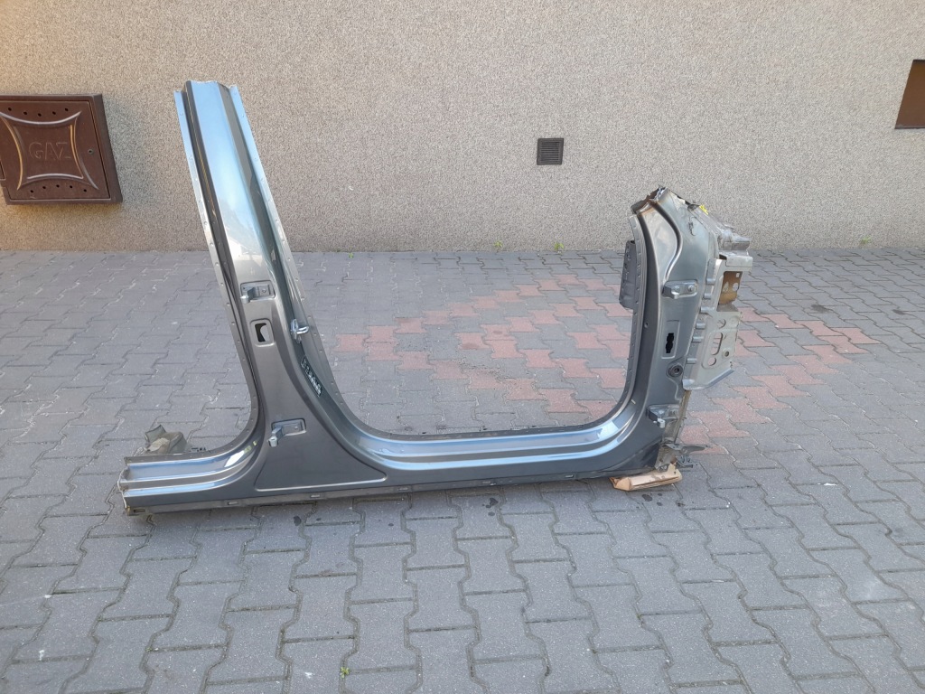 Купити Поріг правий стовпчик  ab volvo xc60 2 2020r колір 714 w-wa
