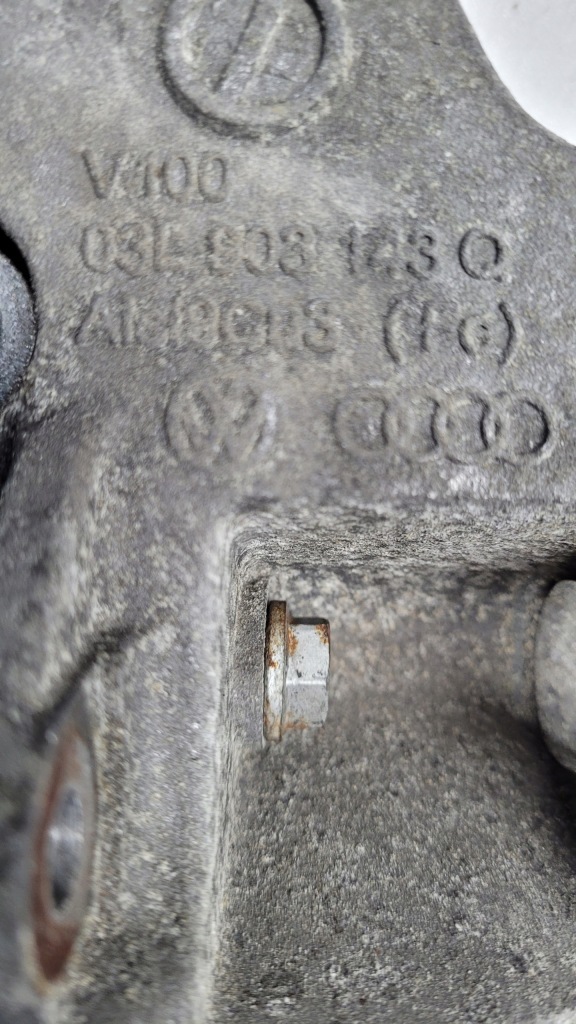 Кронштейн кронштейн генератора vw golf vi 2.0 tdi cff Зі Шроту