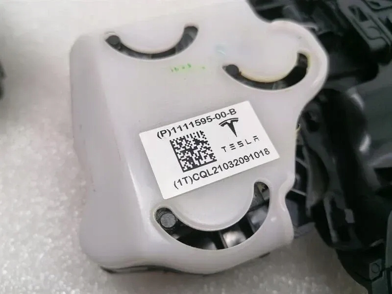 фото №7, Tesla model 3 long range air vent 1111597-00-b повітропровід права права сторін