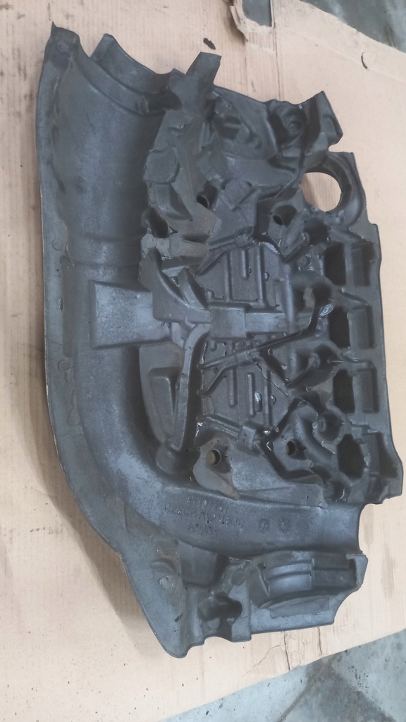 фото №4, Volvo xc70 2.4 d5 защита крышка двигателя 31401261