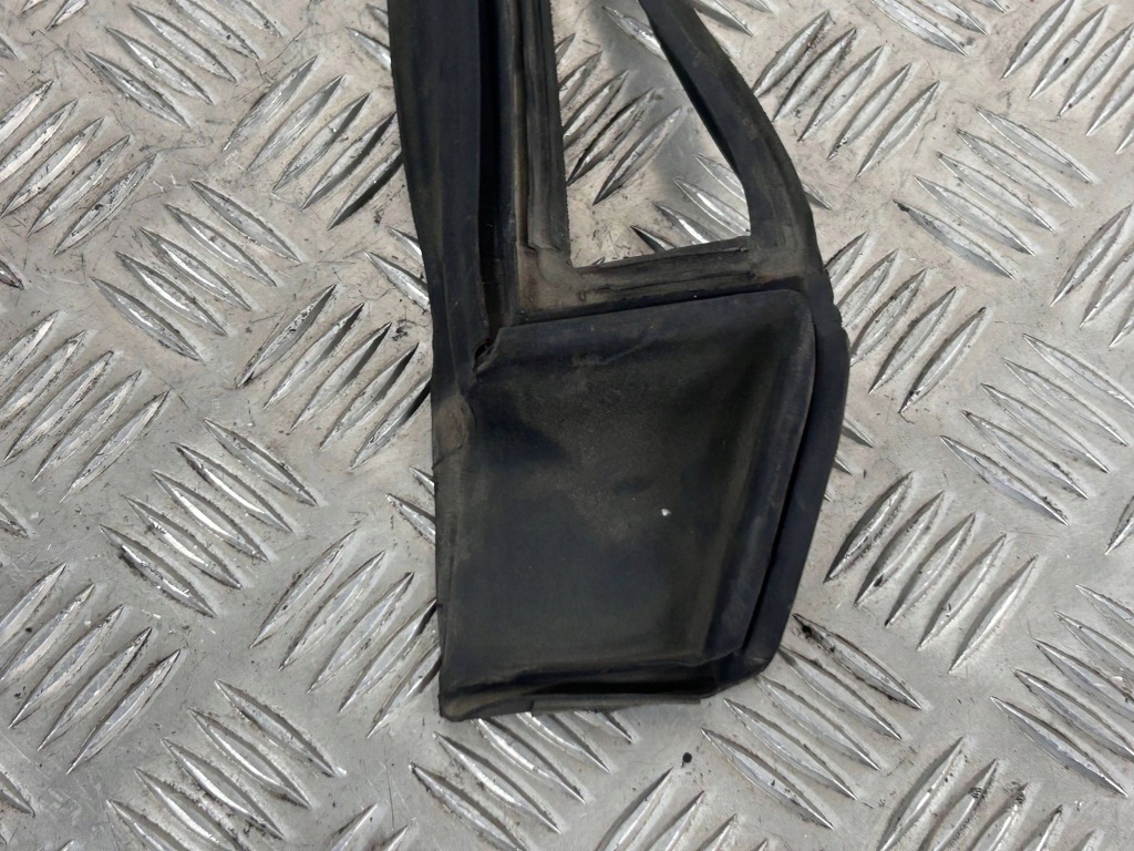 Купити Прокладка кришки багажника tesla model x 104851100c