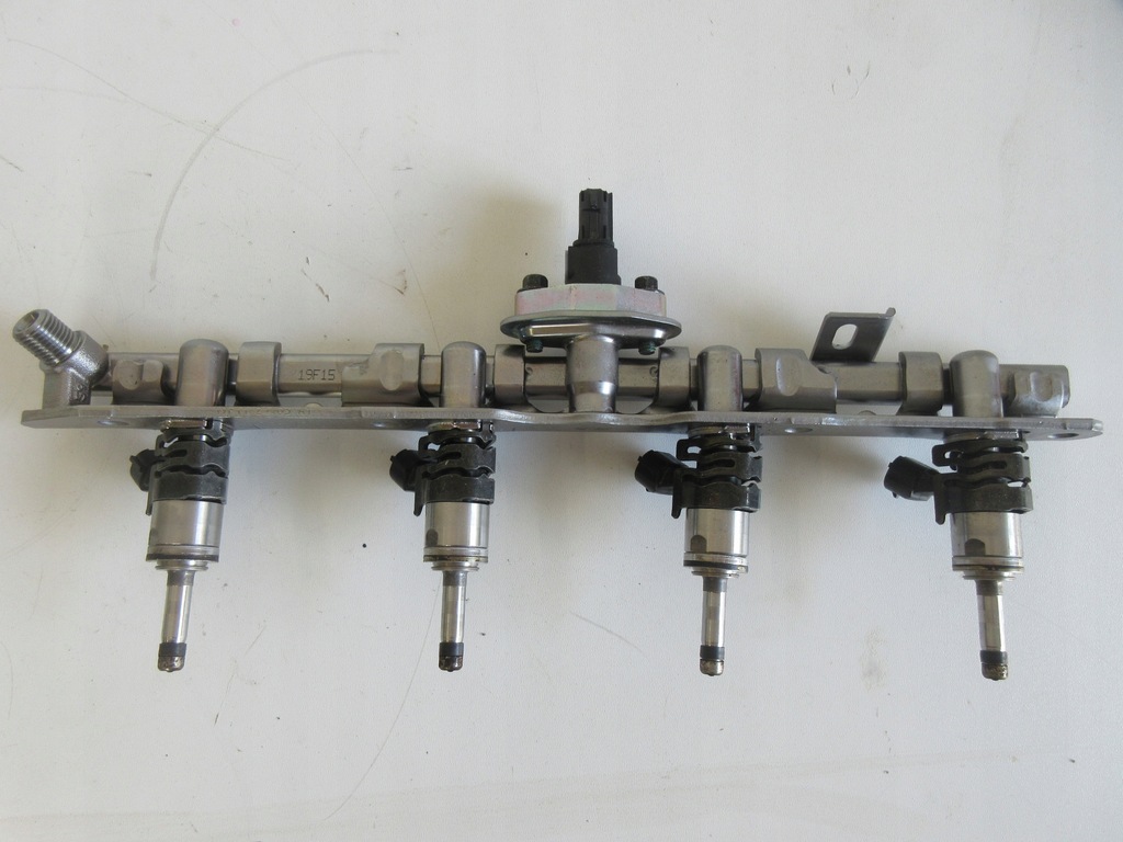 фото №1, Corolla e21 2.0 гибрид молдинг форсунка