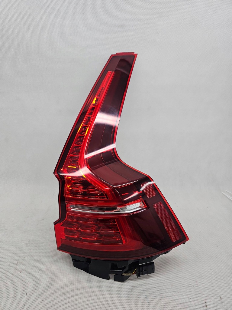 фото №1, Volvo v60 ii 2017+ лампа задняя задняя правая led демонтаж 32291359