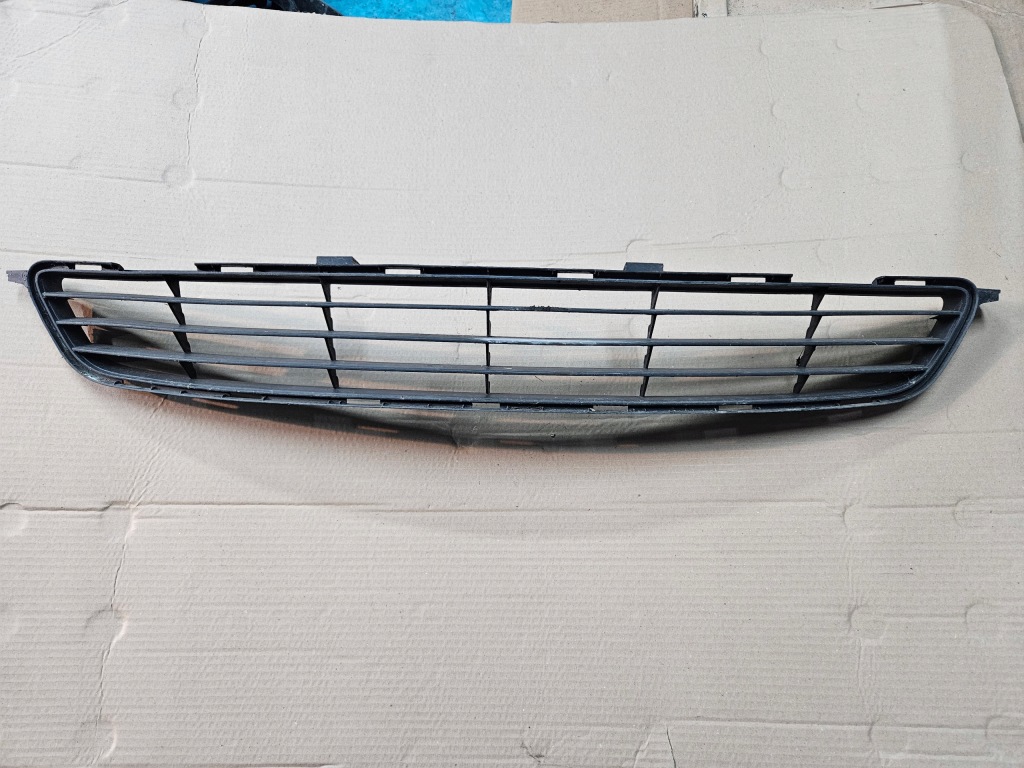 фото №1, Toyota corolla e15 07-09 решётка средняя