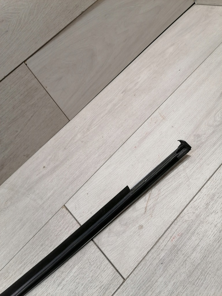 фото №8, Macan молдинг ущільнювач права 95b839478a