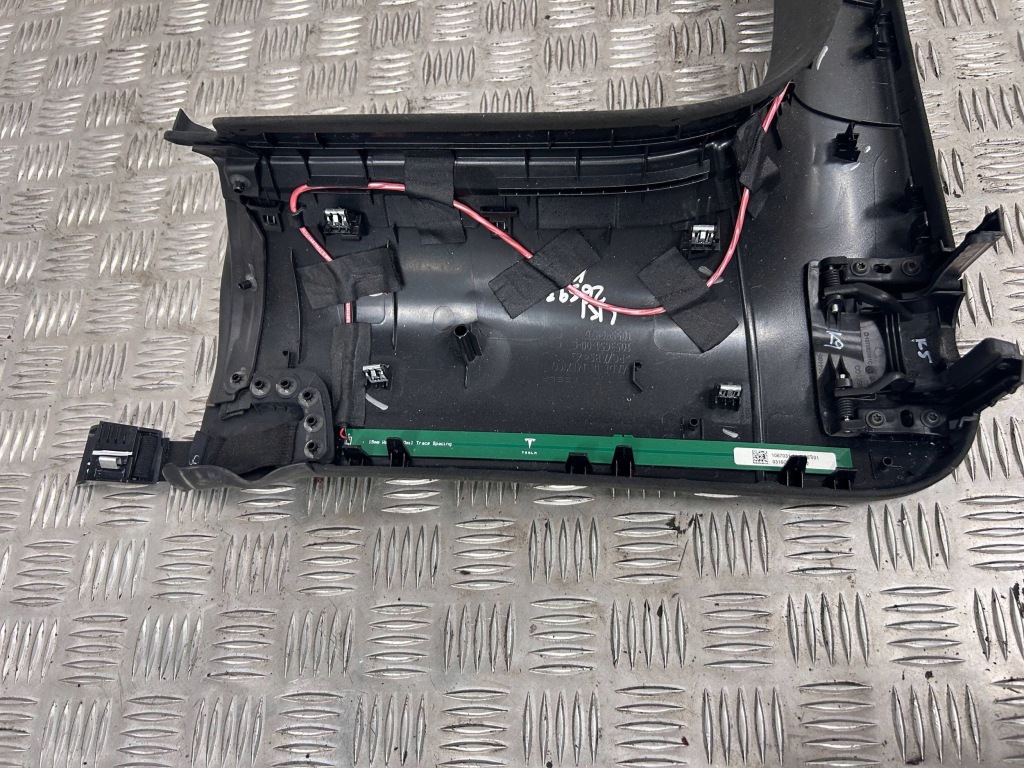 Інша частина салону tesla model x 105154504f Зі Шроту