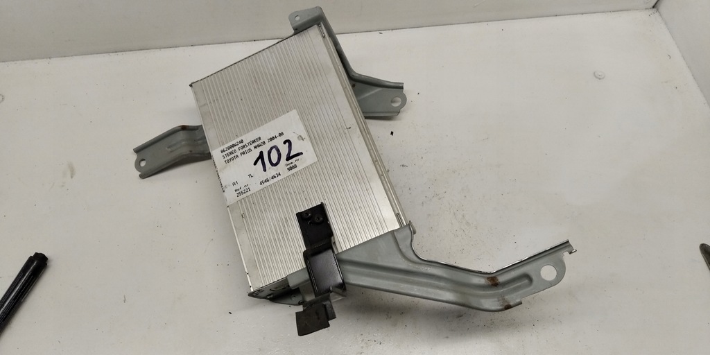 фото №1, Toyota prius ii w20 04-08 підсилювач jbl