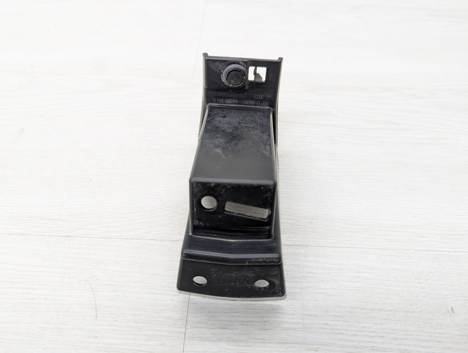 фото №7, Направляющая кронштейн бампера задняя mazda cx-3 d10j-50271