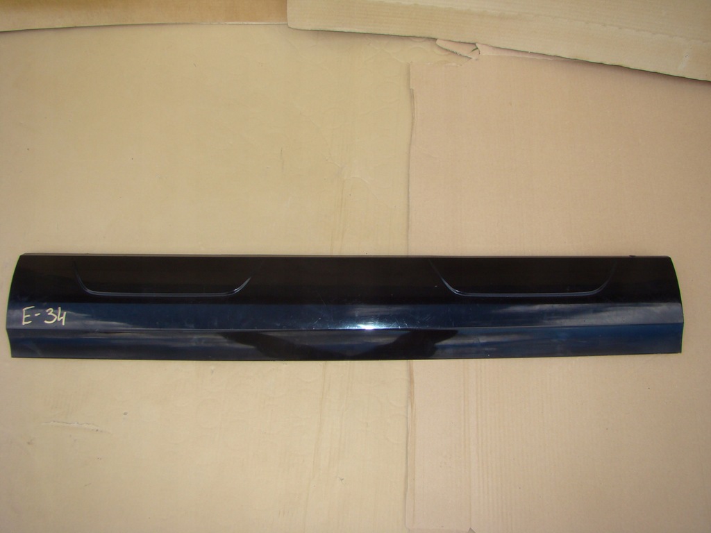 фото №1, Audi q3 8u0 .накладка левая дверь. e34