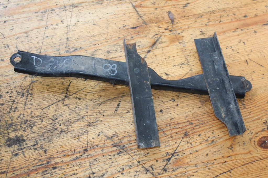 Кронштейн акумулятор toyota corolla verso 2 Недорого