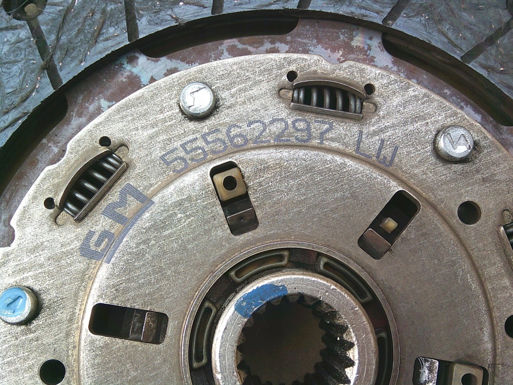 Колесо двухмассовый сцепление opel zafira b 1.7 cdti a17dtr luk 55562296 55562297 в Украине