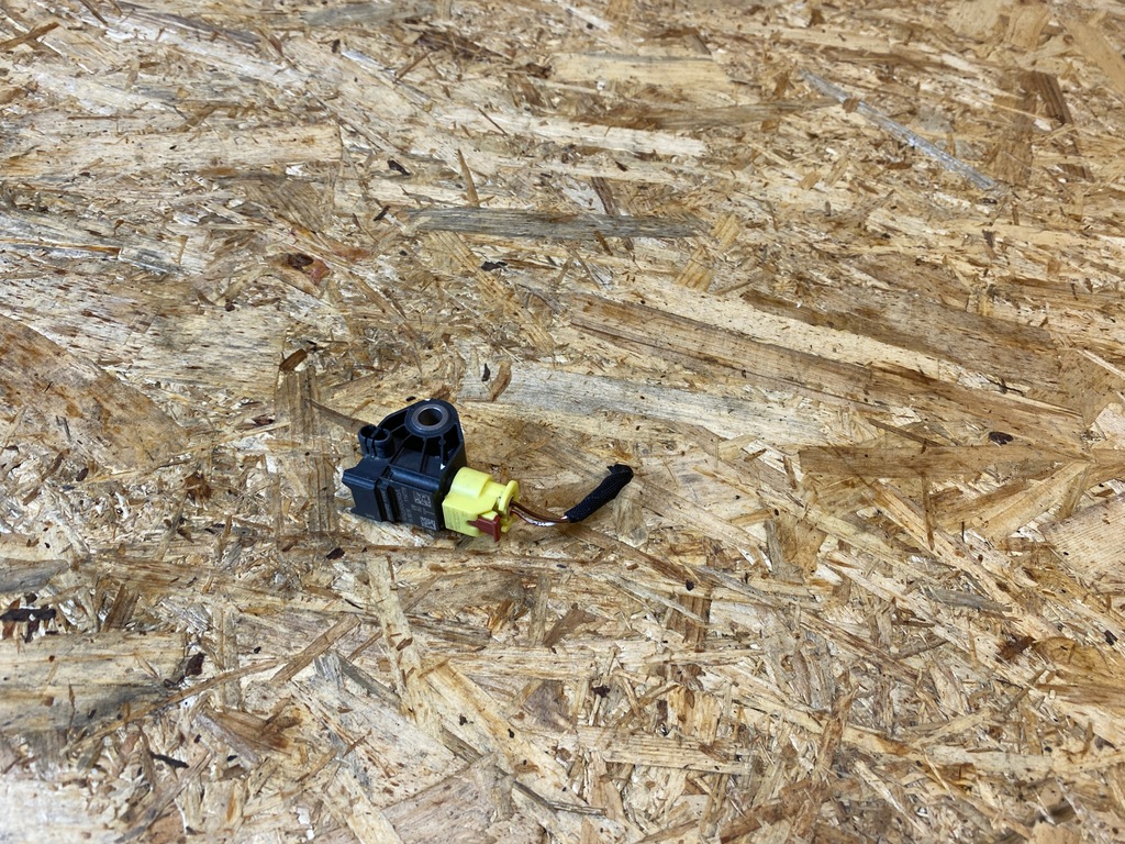 фото №6, Датчик удара штекер audi e-tron 4ke 4ke959345a