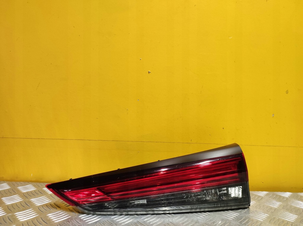 фото №1, Toyota highlander 2021- лампа задня з led права usa