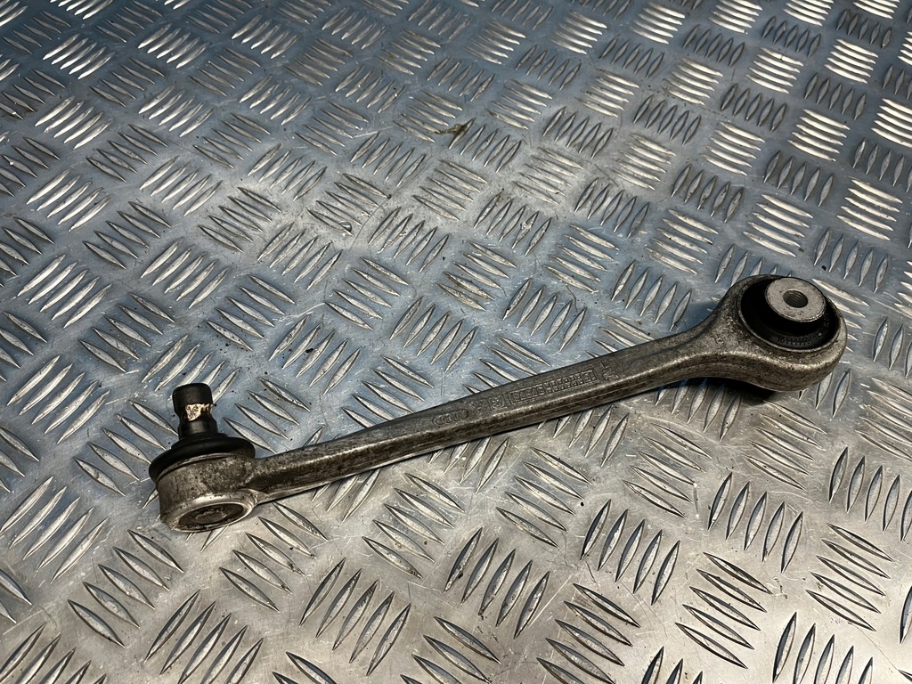 фото №1, Audi a4 b9 рычаг правый перед передний