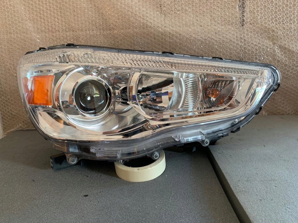 фото №1, Mitsubishi asx 10- права лампа передня