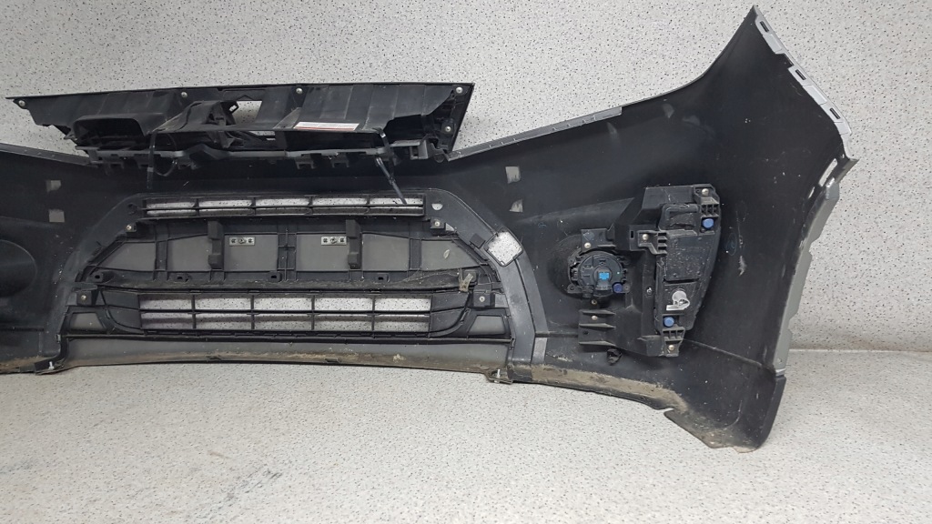 Купить Suzuki grand vitara 2015 - решётка радиатора повреждённый бампер перед 2372