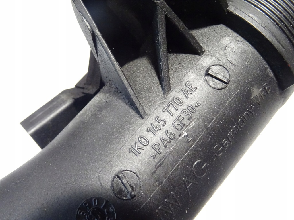 фото №8, Труба шланг wąż интеркулер vw caddy iii 3 2k0 1.6 tdi cay 1k0145770ae