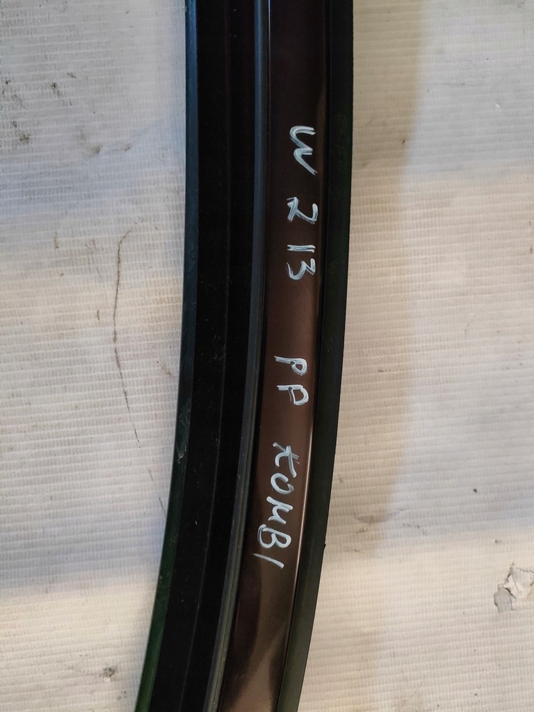 фото №8, Mercedes w213 kombi прокладка дверь правый перед