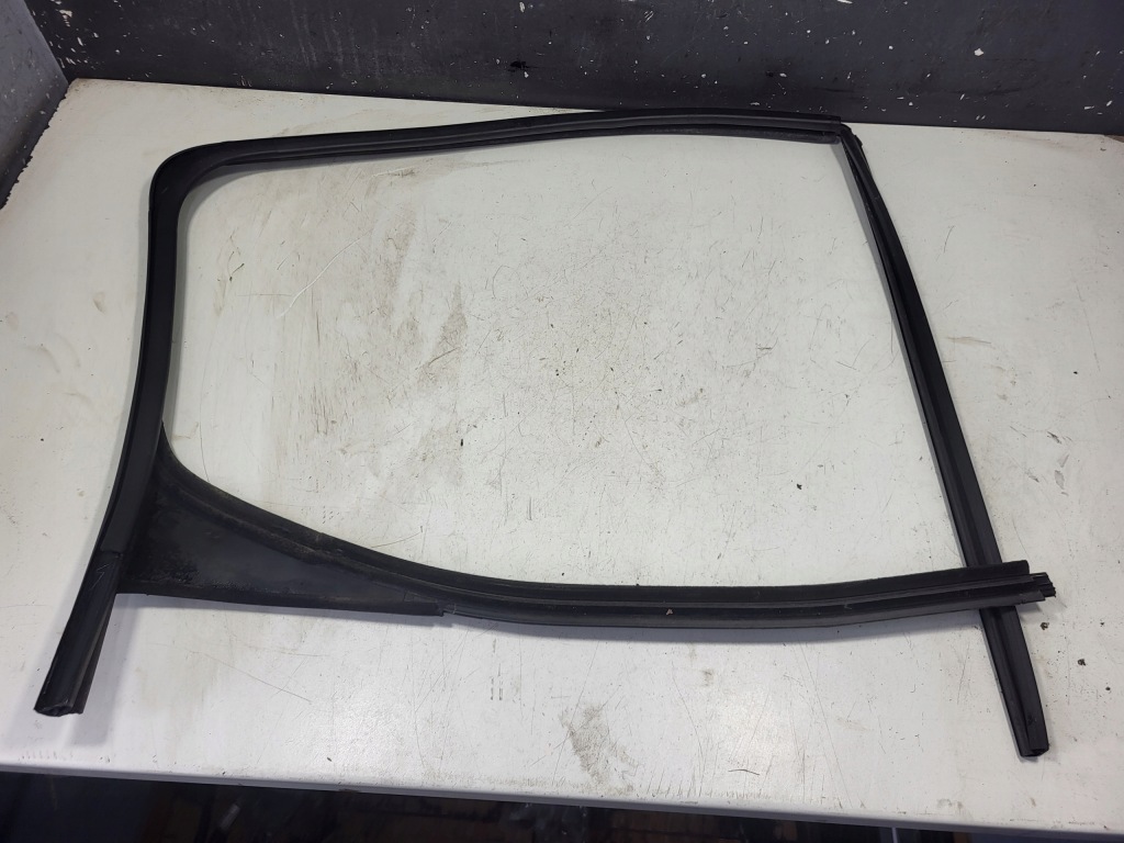 фото №8, Прокладка направляющая стекло левый перед citroen berlingo iii 18- 9818023580