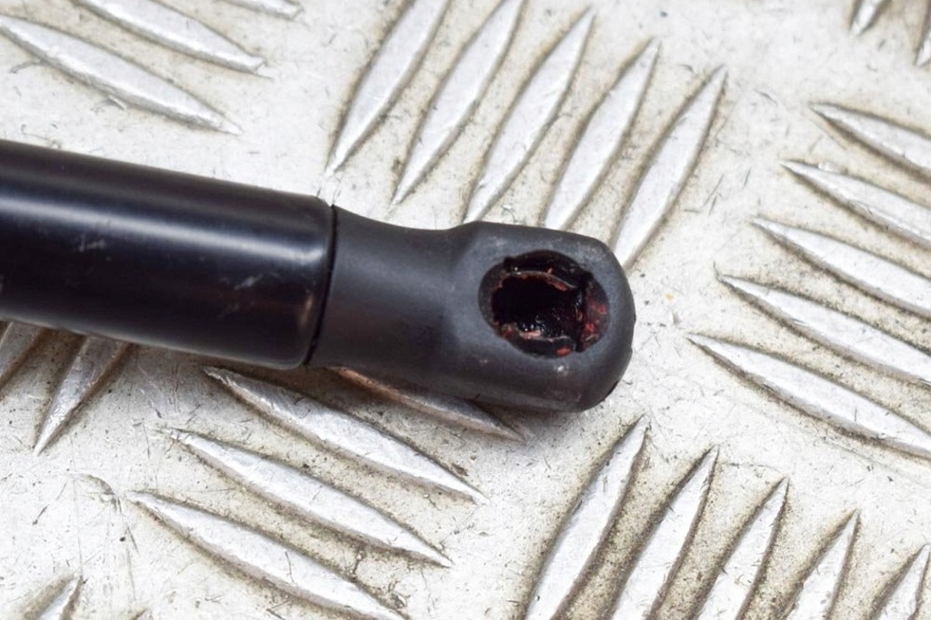 фото №5, Maserati levante suv m161 передня права капот привід газовий 670033513 20