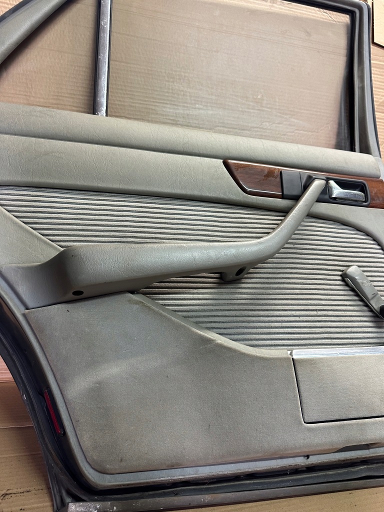 Mercedes benz w126 обшивка оббивка двері ліва задній Оригінал