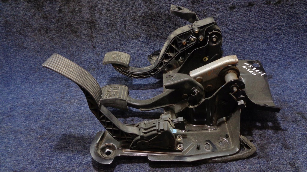 фото №9, Педаль педали 0505030010 alfa romeo 159 1.9 jtdm 2005-2011r. europa