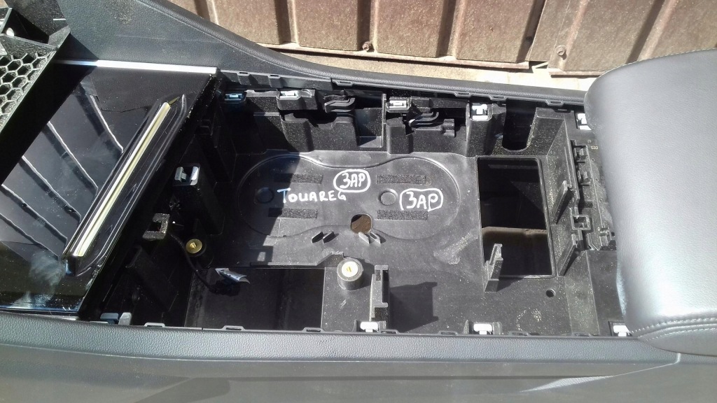 фото №10, Тунель середній підлокітник vw touareg iii шкіра