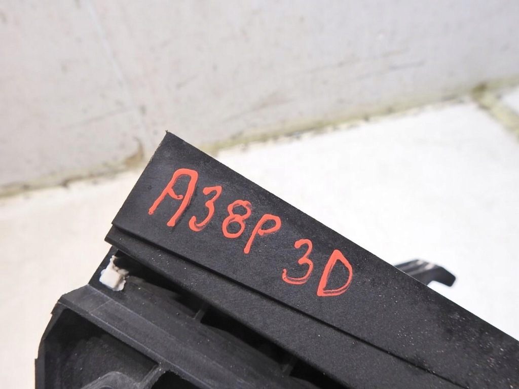 фото №2, Рамка каркас радіо audi a3 8p 8p0858005b