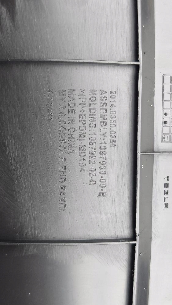 Tesla model y 2023 молдинг консоли центральной 108793000b с Разборки