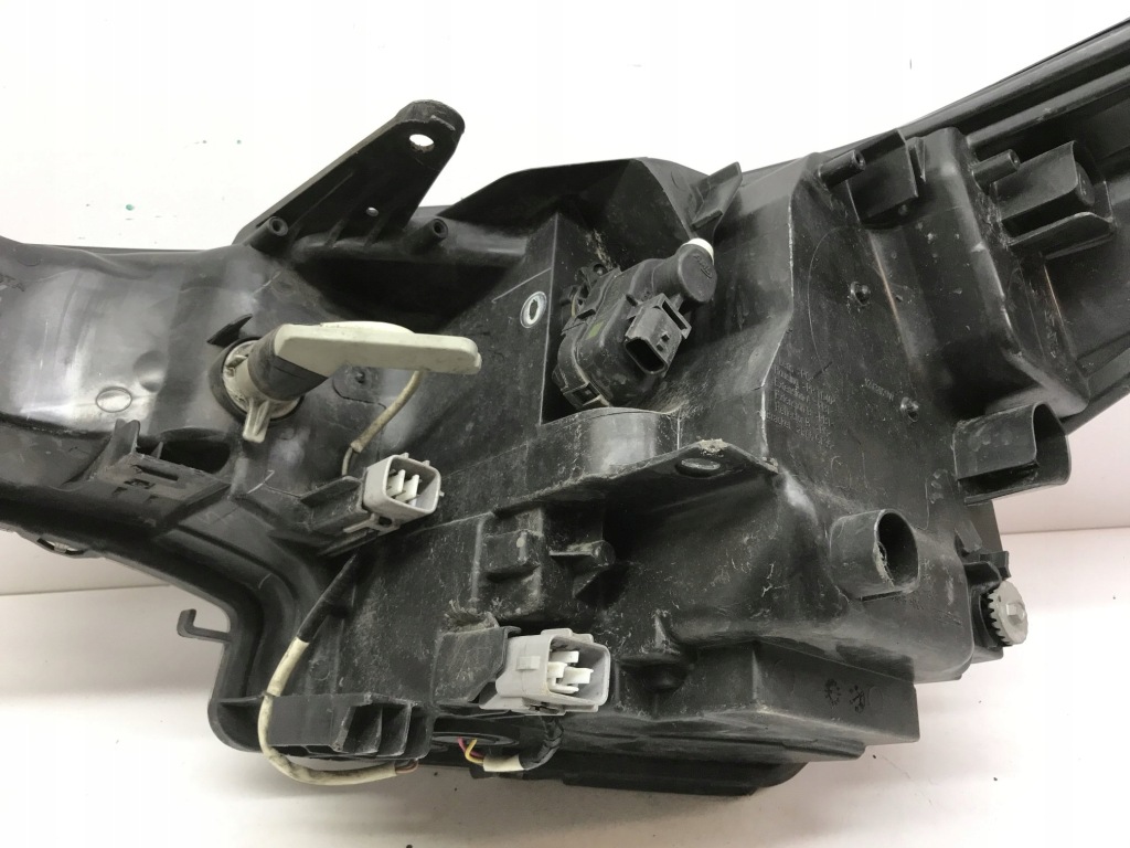 Toyota avensis t29 рестайлинг  full led фонарь  передняя правый Доставка