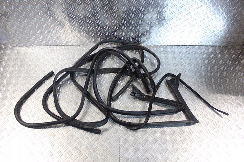 фото №1, Ford mustang 2015 прокладка дверь кузов стекло