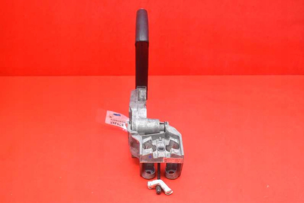 фото №5, Рычаг тормоза ручного 8p0711303c audi a3 8p 04-08