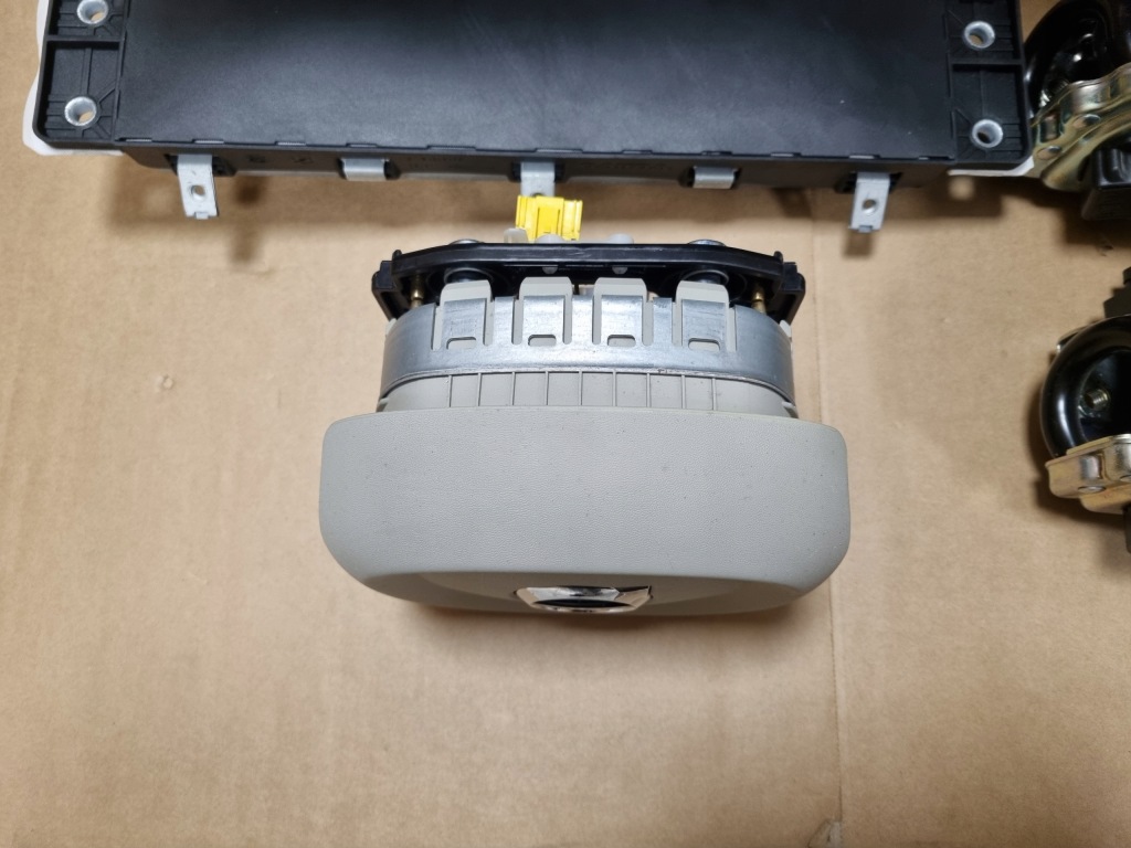 Volvo xc90 2 приборная панель панель  оригинал ремни подушка безопасности водитель пассажир коленный с Разборки